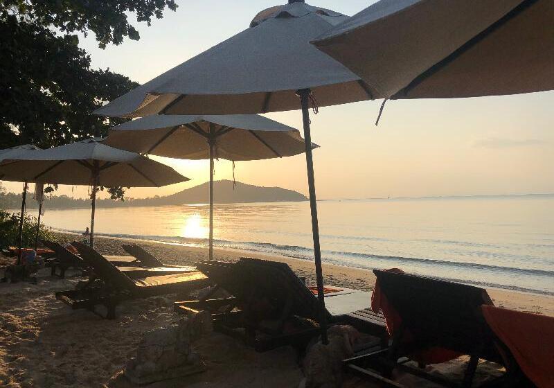 Kanok Buri Resort