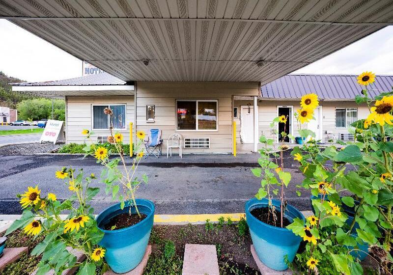 Budget 8 Motel