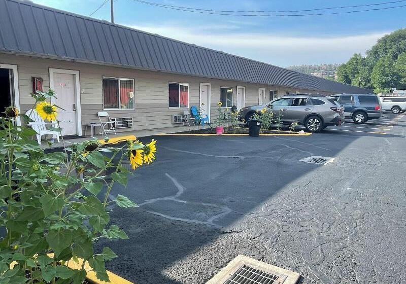 Budget 8 Motel
