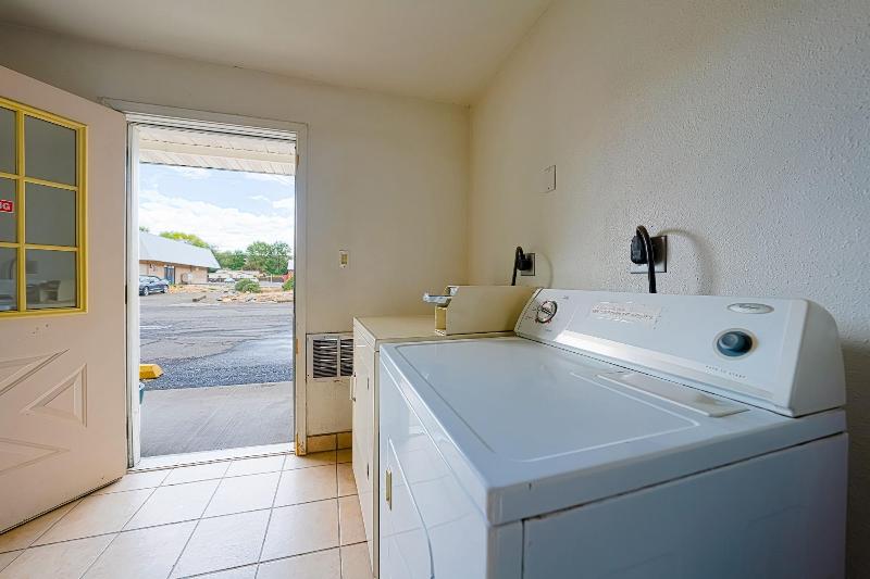Budget 8 Motel