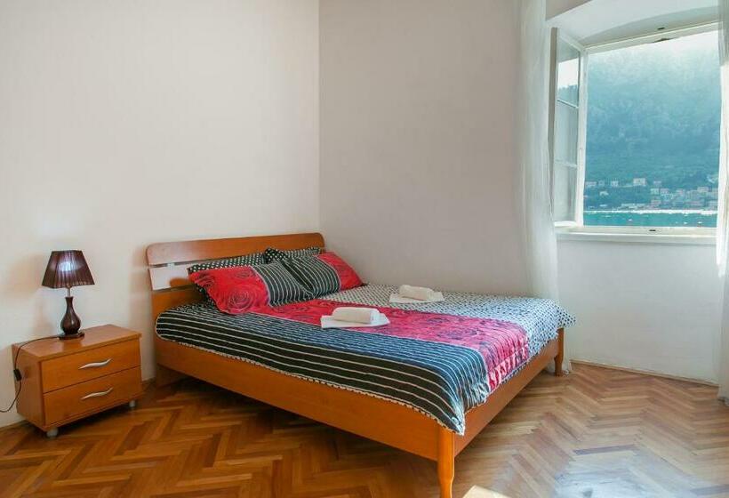 Montenegro Hostel 4u