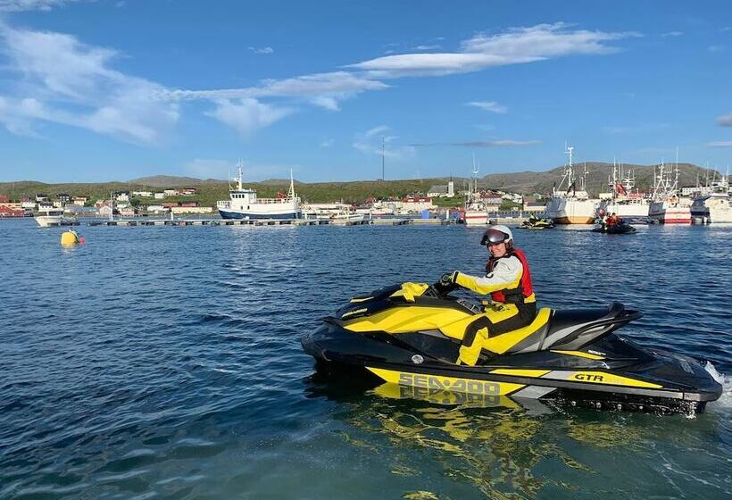 بنسيون Adventure Camp Mehamn