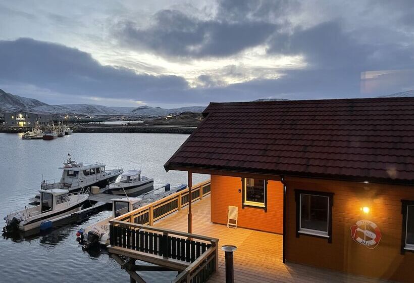 بنسيون Adventure Camp Mehamn