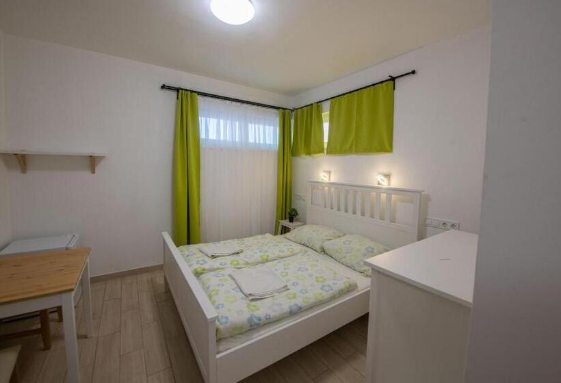 ペンション Hullam Rooms Siofok