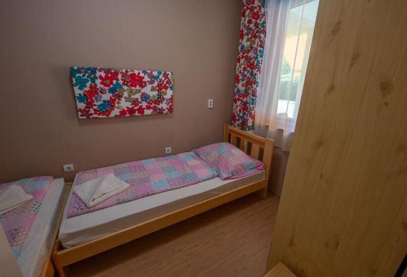ペンション Hullam Rooms Siofok