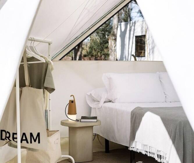 هتل Wecamp Cala Montgó
