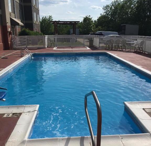 בית מלון כפרי Budgetel Inns & Suites