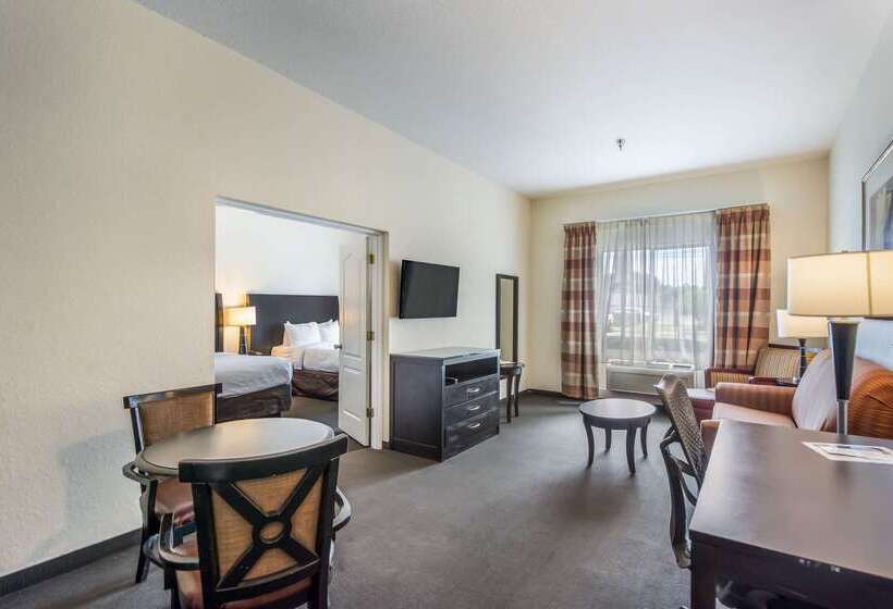 هتل Clarion Inn & Suites Central Clearwater Beach