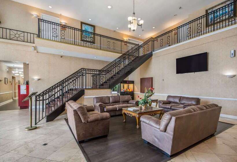 هتل Clarion Inn & Suites Central Clearwater Beach