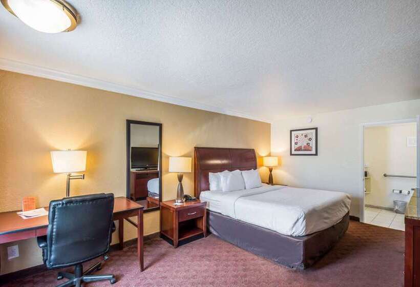هتل Clarion Inn & Suites Central Clearwater Beach