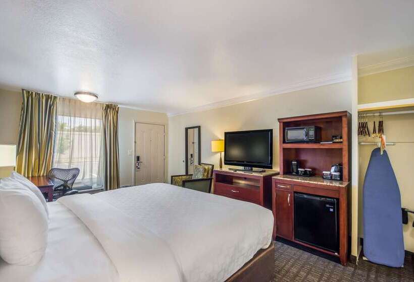 هتل Clarion Inn & Suites Central Clearwater Beach