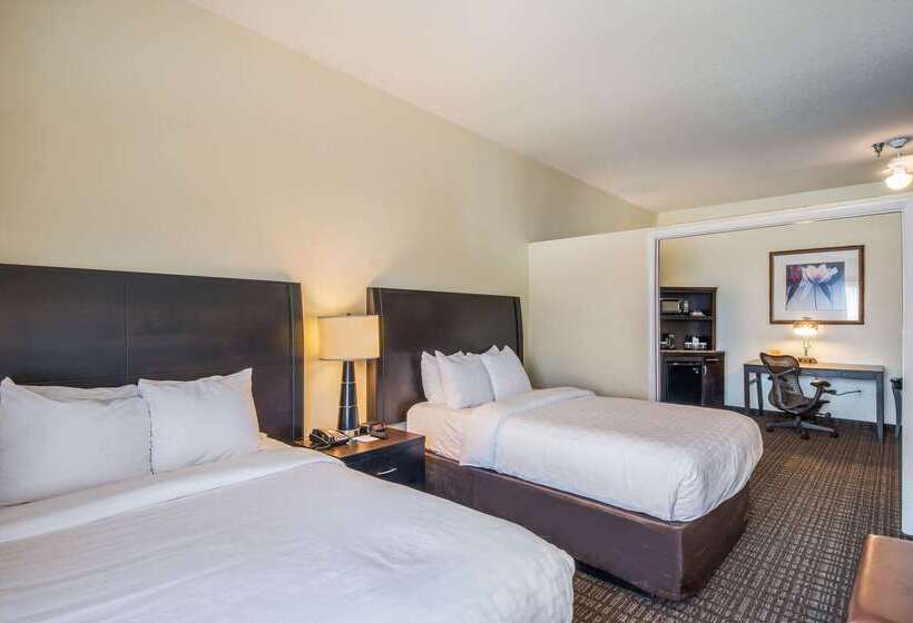 هتل Clarion Inn & Suites Central Clearwater Beach