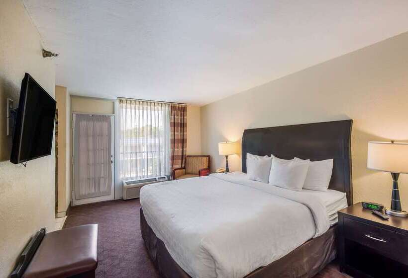 هتل Clarion Inn & Suites Central Clearwater Beach