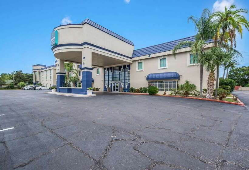 هتل Clarion Inn & Suites Central Clearwater Beach