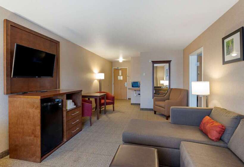 酒店 Comfort Suites Anchorage International Airport