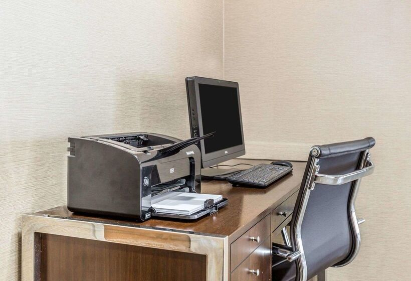 هتل Comfort Suites At Isle Of Palms Connector