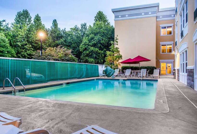 هتل Comfort Suites At Isle Of Palms Connector