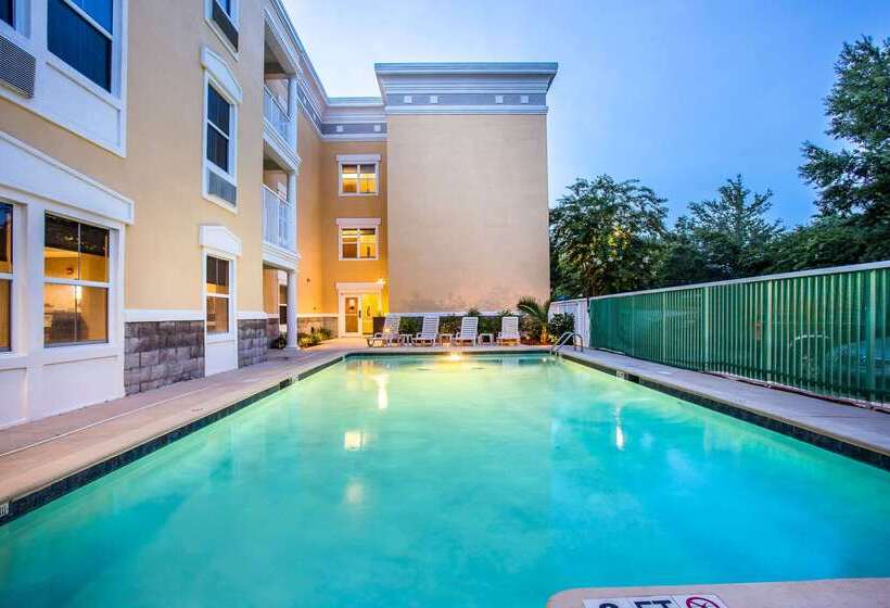 هتل Comfort Suites At Isle Of Palms Connector