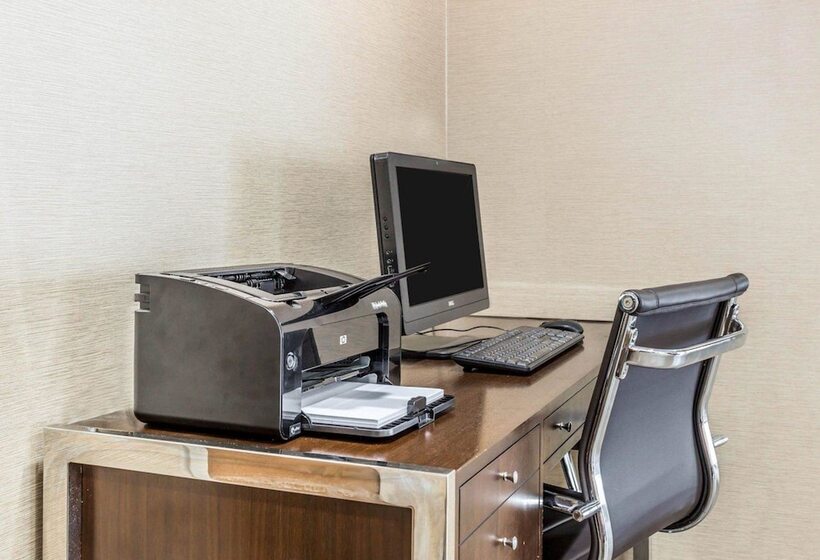 هتل Comfort Suites At Isle Of Palms Connector