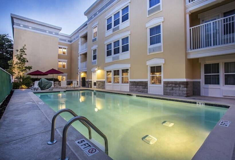 ホテル Comfort Suites At Isle Of Palms Connector