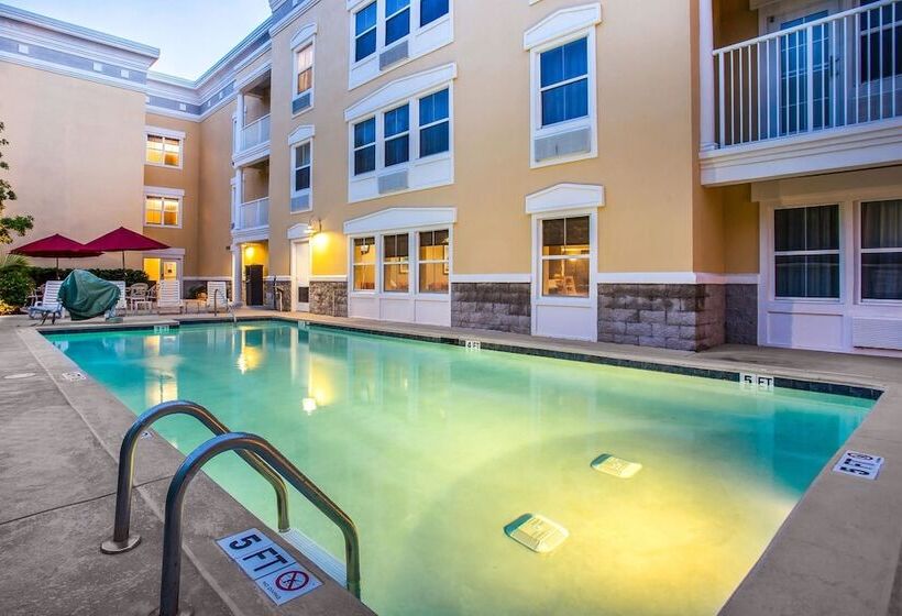 هتل Comfort Suites At Isle Of Palms Connector