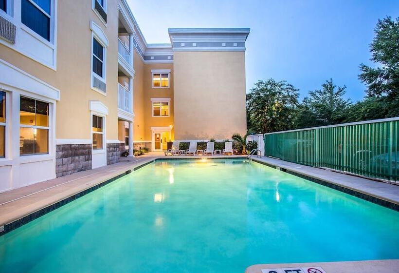 هتل Comfort Suites At Isle Of Palms Connector