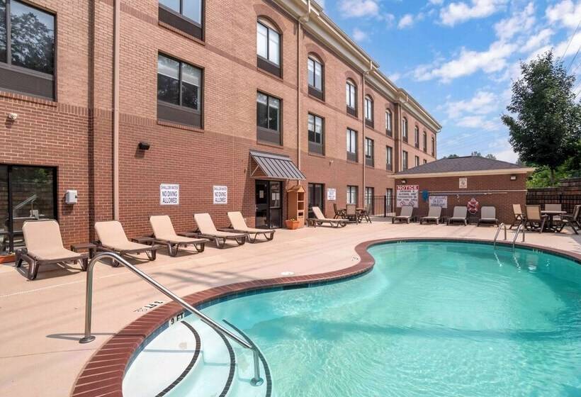 Hotel Comfort Suites At Westgate Mall