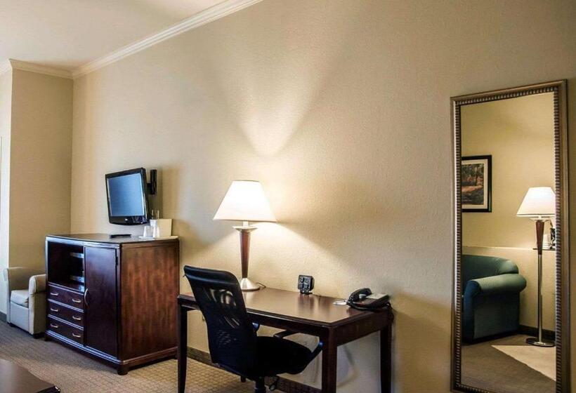 هتل Comfort Suites Cincinnati
