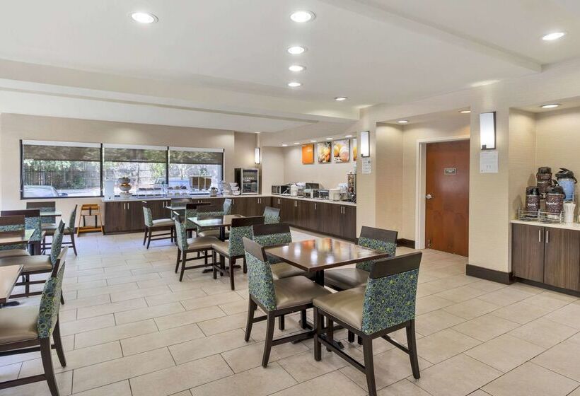 Hotel Comfort Suites Columbia Northeast  Fort Jackson