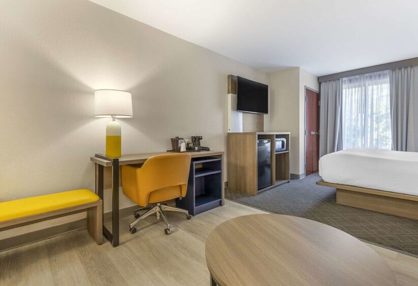هتل Comfort Suites Columbia Northeast  Fort Jackson