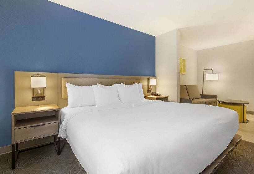 هتل Comfort Suites Columbia Northeast  Fort Jackson