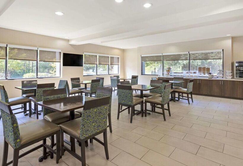 هتل Comfort Suites Columbia Northeast  Fort Jackson