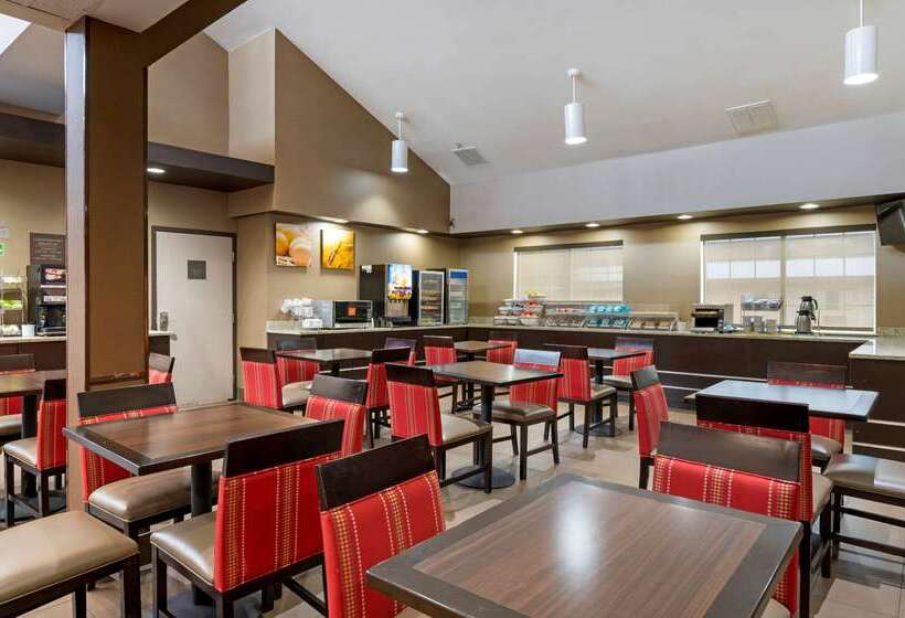 هتل Comfort Suites