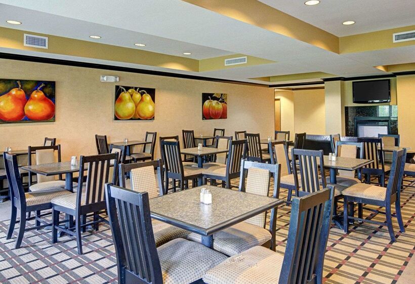 هتل Comfort Suites