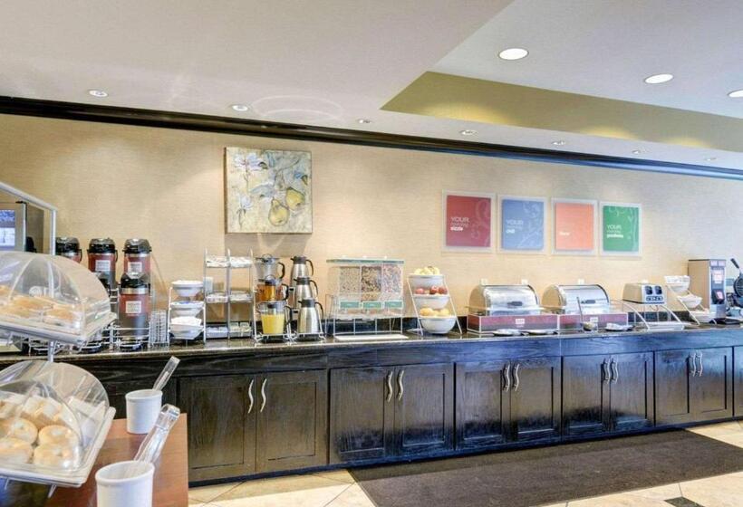 هتل Comfort Suites