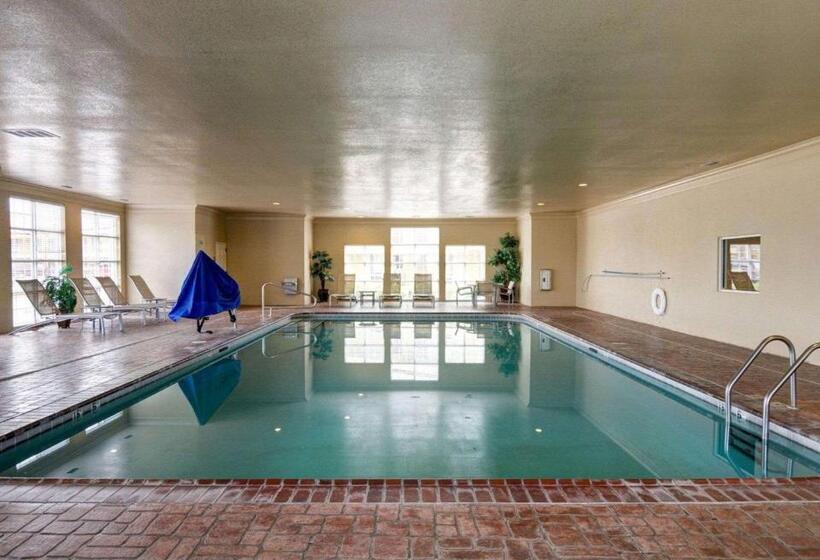 هتل Comfort Suites
