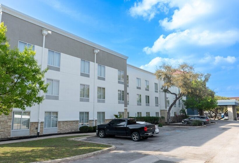هتل Comfort Suites Medical Center Near Six Flags