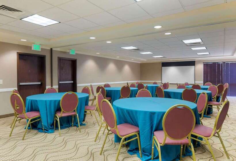 ホテル Comfort Suites Ontario Airport Convention Center