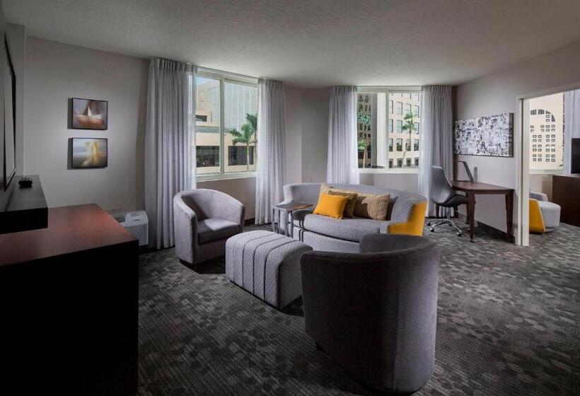 هتل Courtyard Miami Dadeland