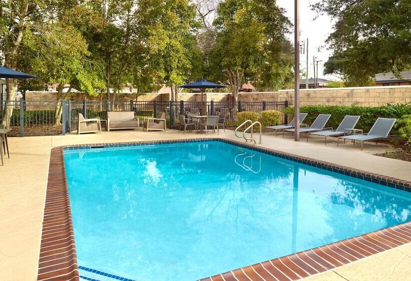 هتل Courtyard By Marriott New Orleans Metairie