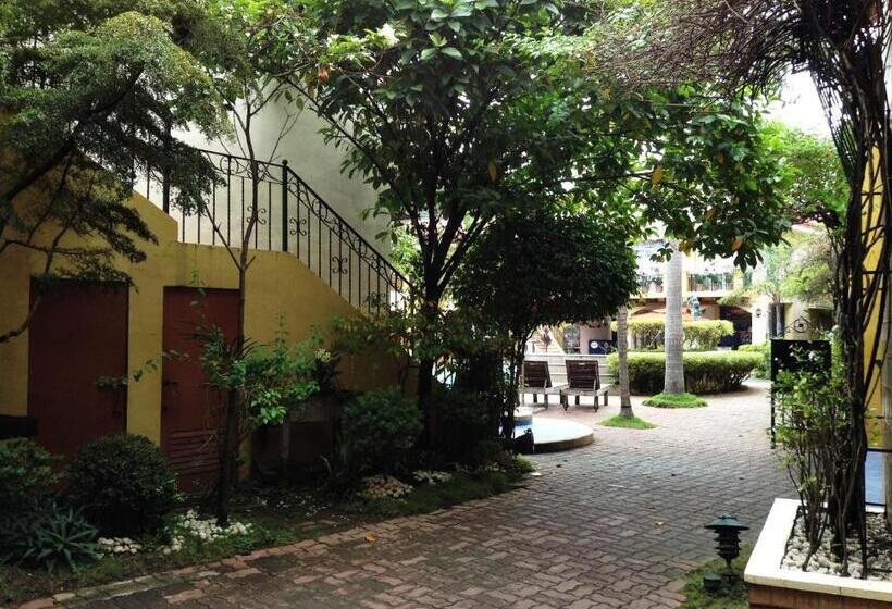 ホテル Crown Regency Residences Davao