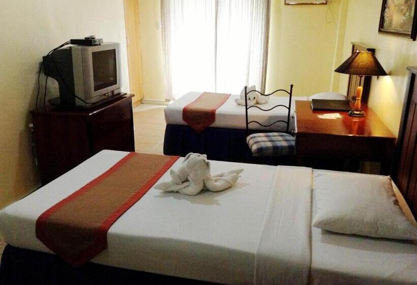 ホテル Crown Regency Residences Davao