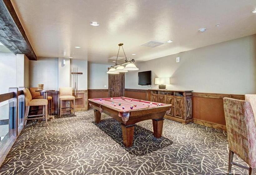 هتل Crystal Peak Lodge By Vail Resorts
