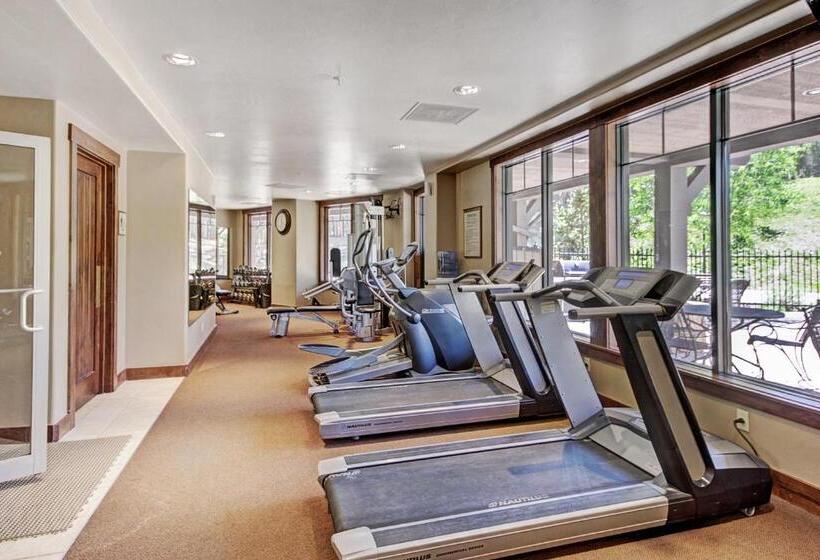 هتل Crystal Peak Lodge By Vail Resorts