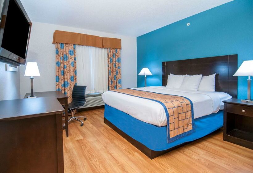 호텔 Days Inn & Suites By Wyndham San Antonio Near Frost Bank Center
