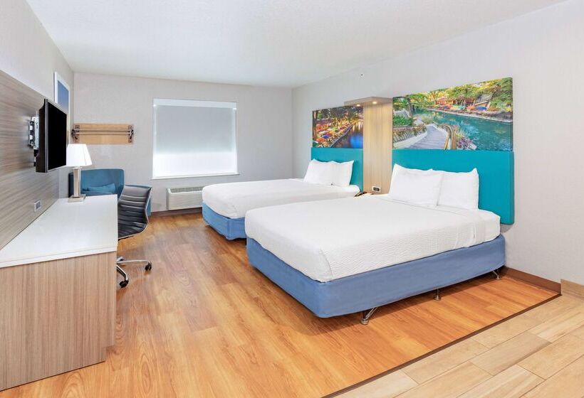 호텔 Days Inn & Suites By Wyndham San Antonio Near Frost Bank Center