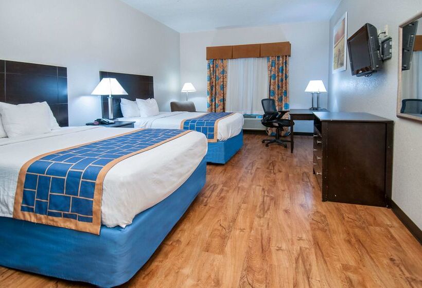 호텔 Days Inn & Suites By Wyndham San Antonio Near Frost Bank Center
