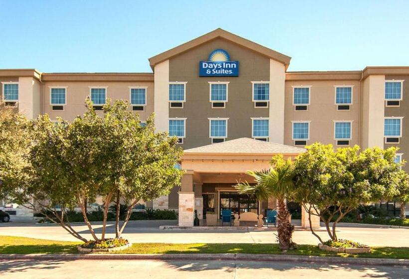 호텔 Days Inn & Suites By Wyndham San Antonio Near Frost Bank Center