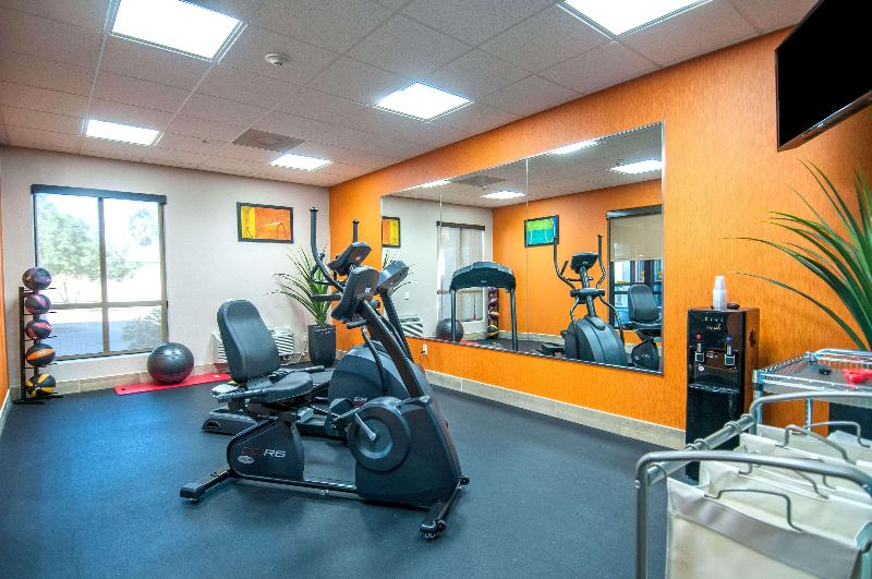 호텔 Days Inn & Suites By Wyndham San Antonio Near Frost Bank Center