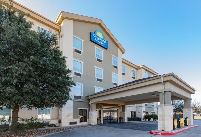 호텔 Days Inn & Suites By Wyndham San Antonio Near Frost Bank Center